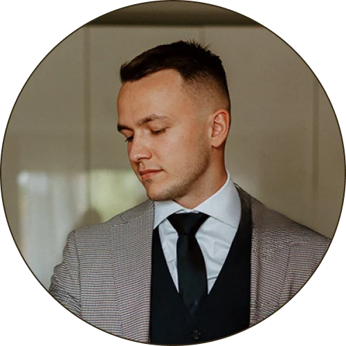 Portret mężczyzny w garniturze i krawacie